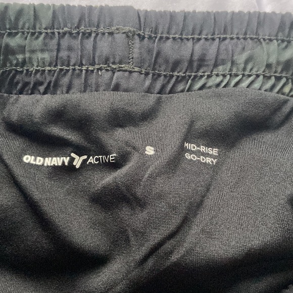 Old Navy Active camo shorts - Picture 4 of 4